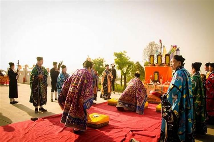 古时候腊月二十三人们用什么祭灶呢