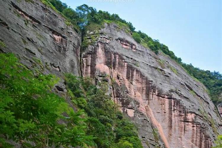 梦见大山崩塌是啥预兆呢