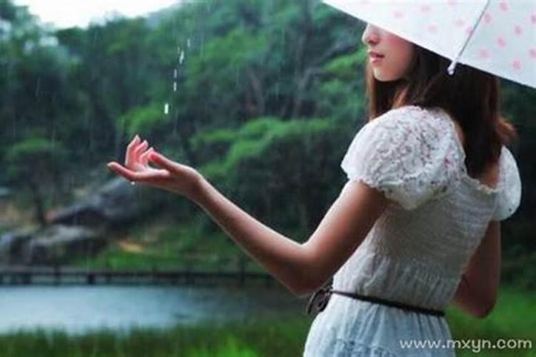 梦到下雨马上晴天了啥意思