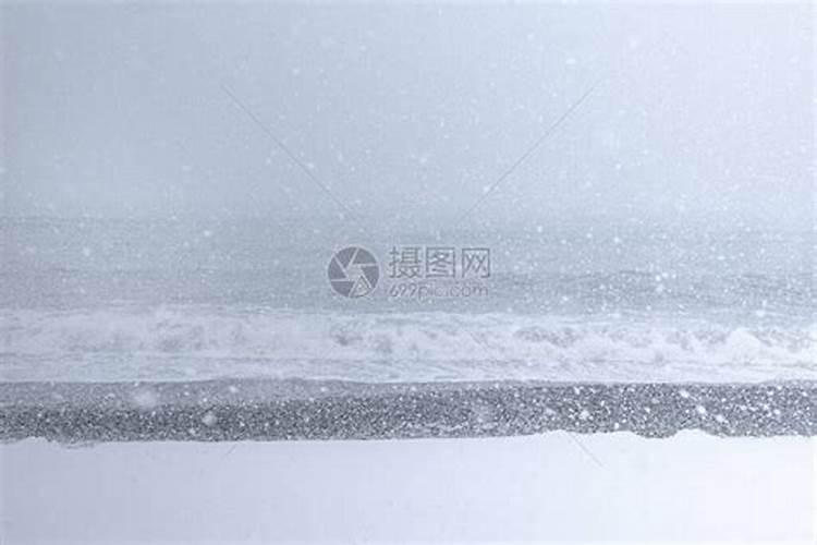 梦见大海边下雪结冰什么意思