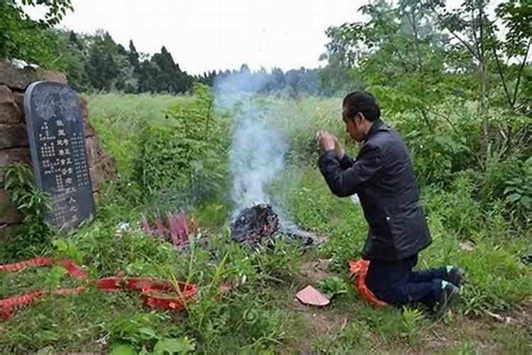 梦见死去的叔叔还活着什么意思啊