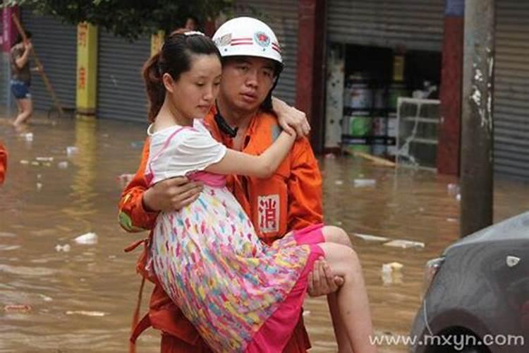 怀孕了孕妇梦见下大雨