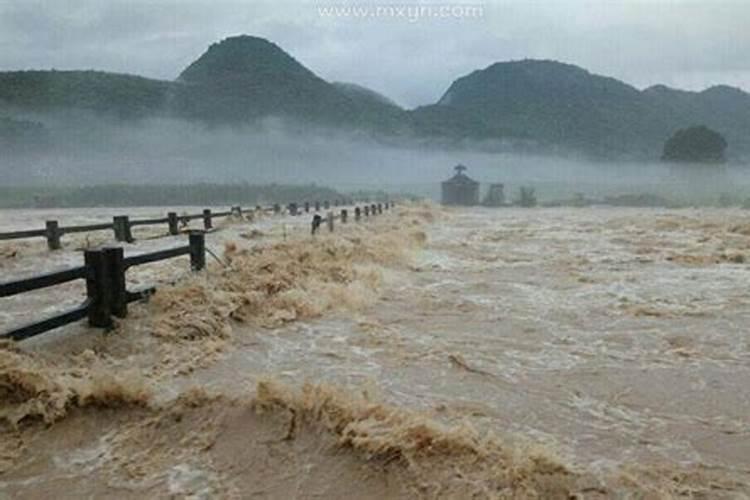 梦见河涨大水淹了地