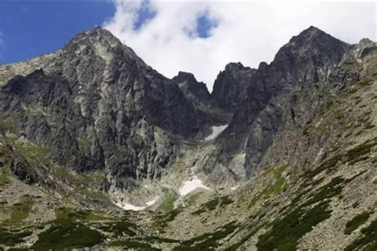 梦见一座座山峰