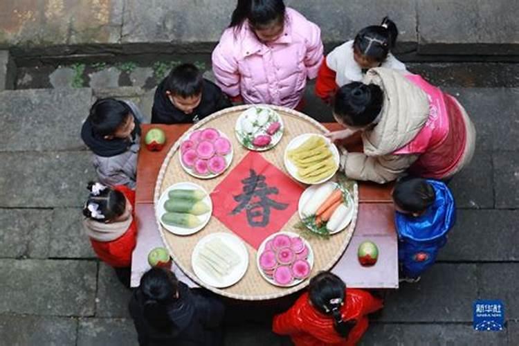 梦见和已故父亲在一起吃饭聊天