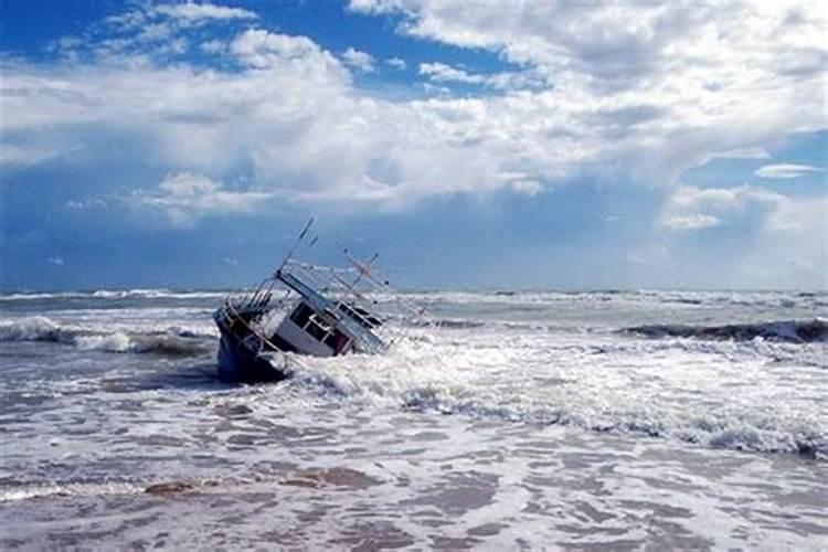 梦见大海大风大浪死里逃生