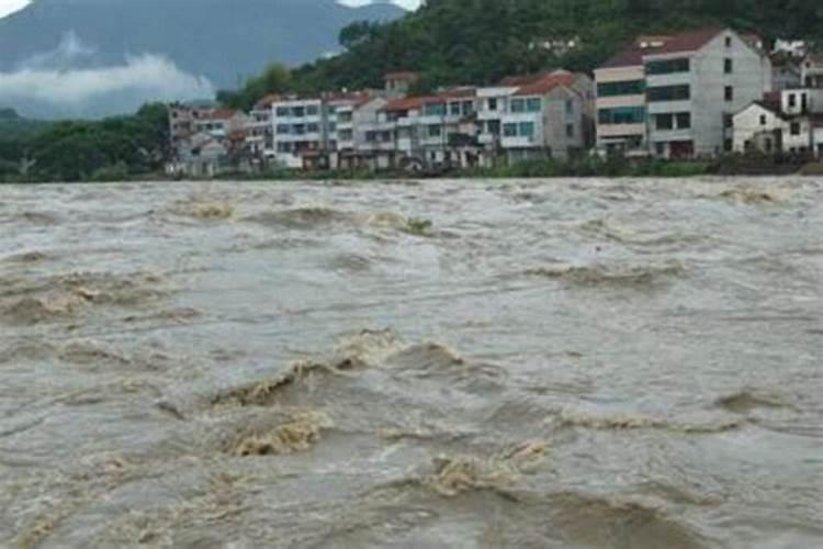 梦见水库崩塌大水冲出