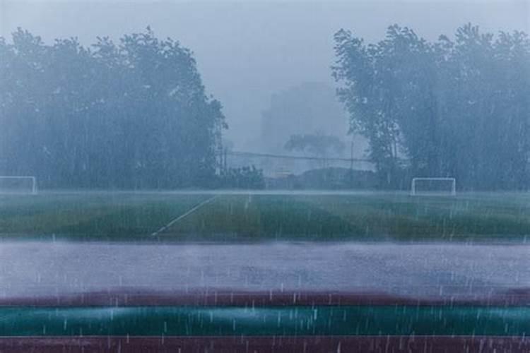 怀孕了孕妇梦见下大雨