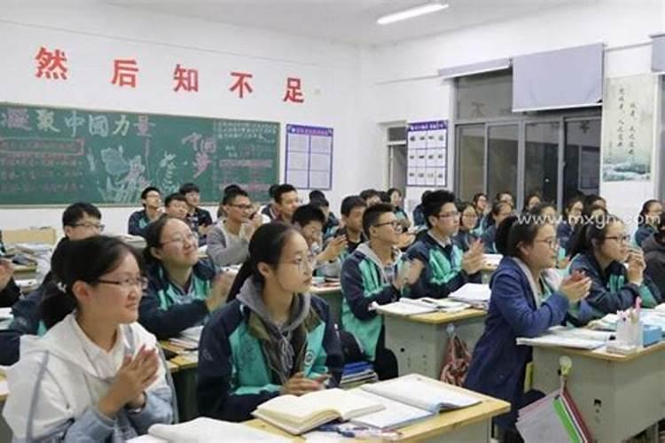 梦见初中同学男生来我家