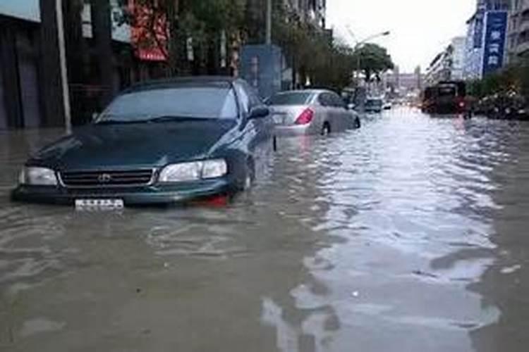 梦见下雨房子漏雨是什么意思