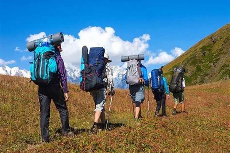 梦见和家人在一起登山到山顶