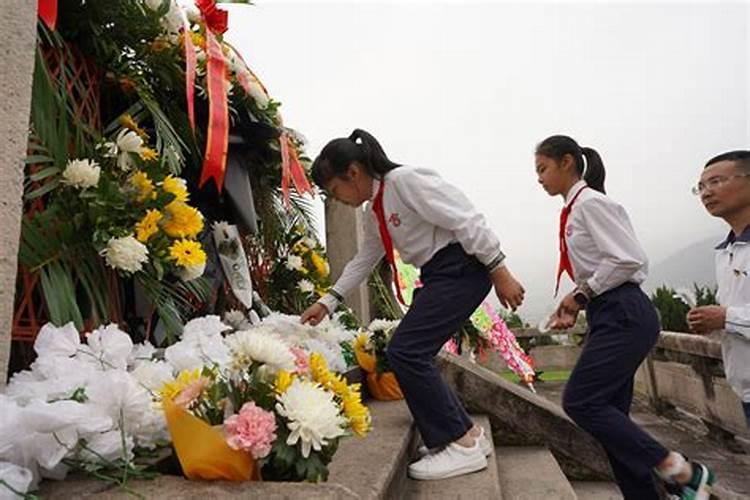 寒衣节让孩子参加祭奠亲人