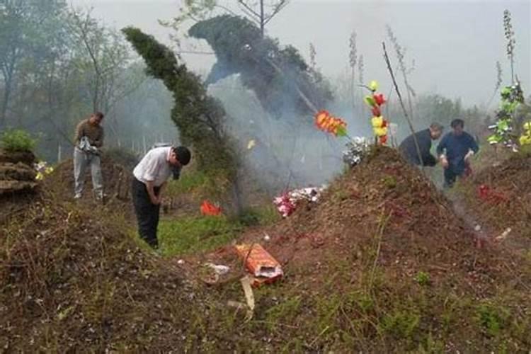 梦见坟墓冒烟飞起来了