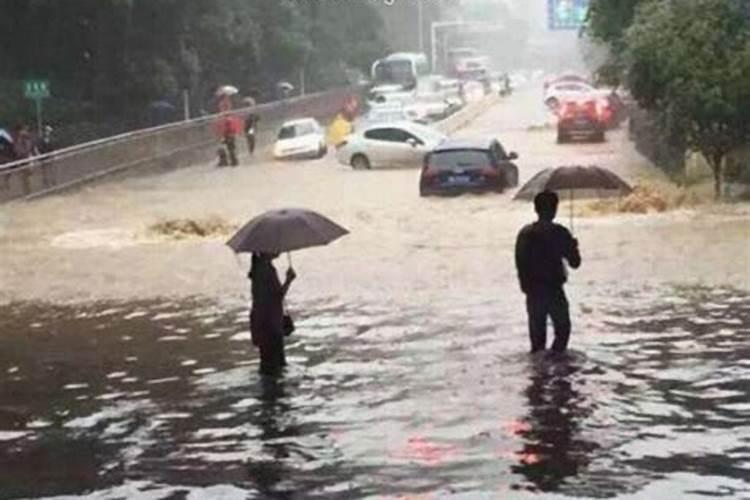 梦见暴雨是什么意思