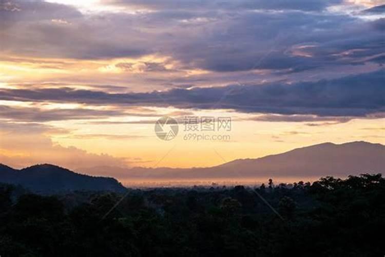 梦见特别漂亮的山景