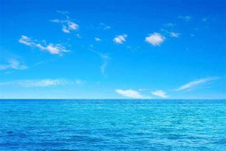 梦见大海的水很蓝很漂亮