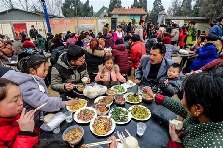 出道仙梦见好多人吃饭