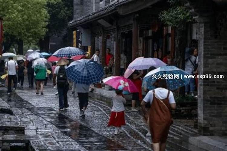 好久没下雨了梦见了下雨的场景