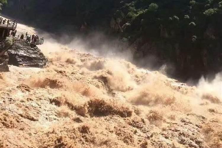 梦见大山大水是什么意思