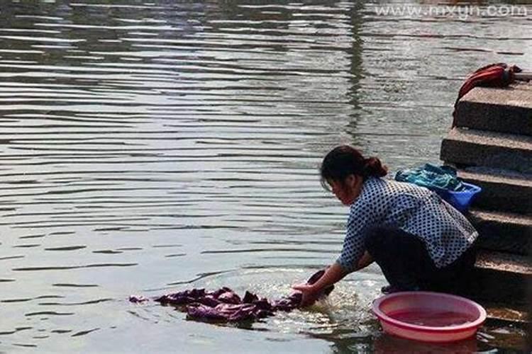 梦见哥哥在排水沟