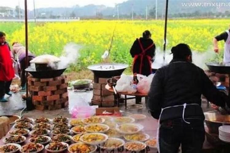 梦见办酒席的场面是什么预兆梦见女人喜欢自己