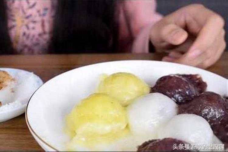 梦见吃粘豆包蘸白糖