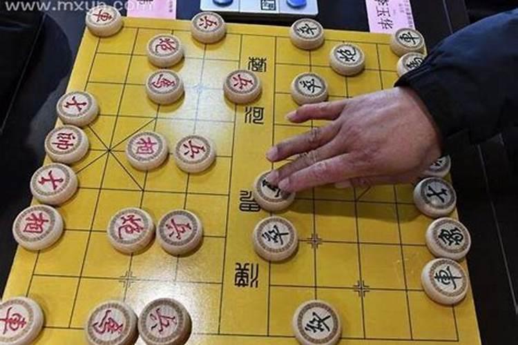 梦见与人下象棋赢了