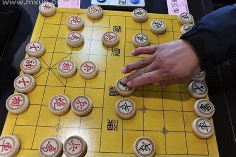 梦到和别人在下象棋