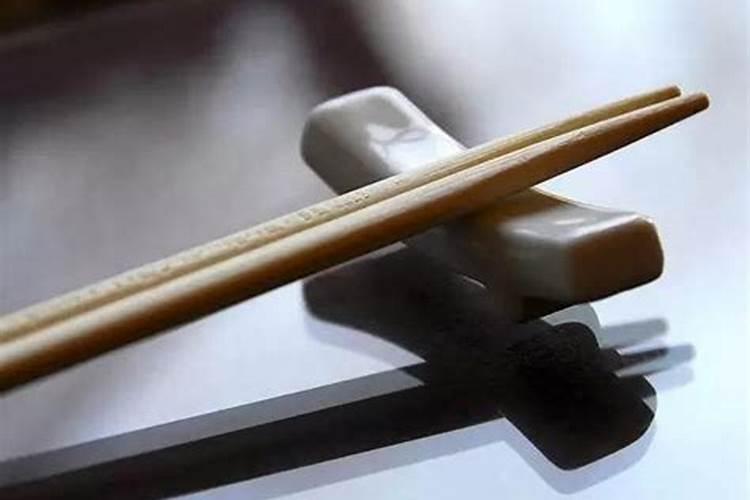 财神节供奉几双筷子