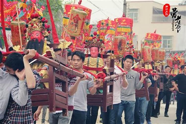 潮州中元节祭拜