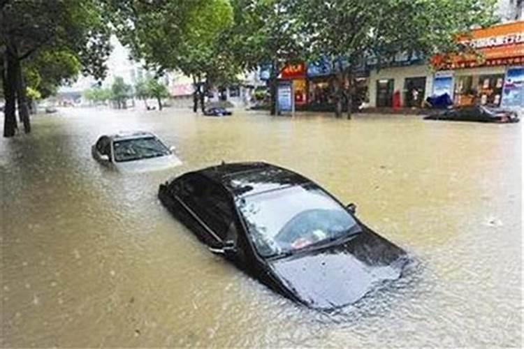 梦见大水淹过路面