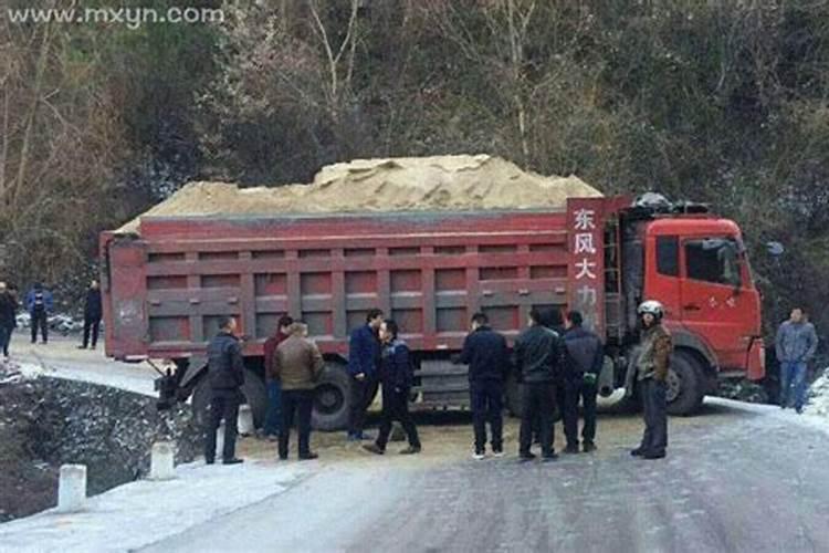 做梦梦见家人出车祸死了什么预兆