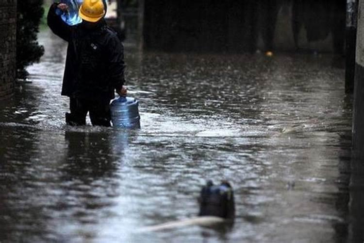 梦见涨大洪水预示什么