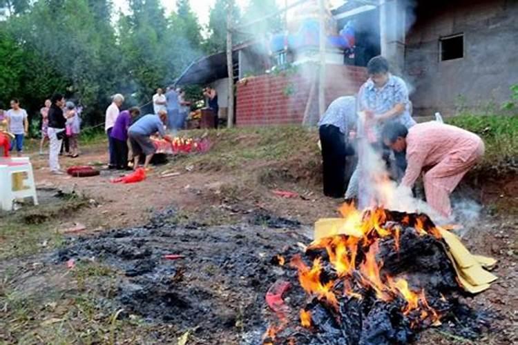 七月十五是中国传统祭祖吗