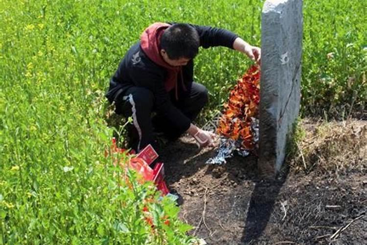 梦见下雨床上被子淋湿