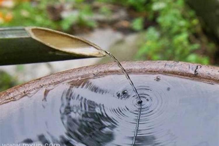 梦见洪水涨满河道