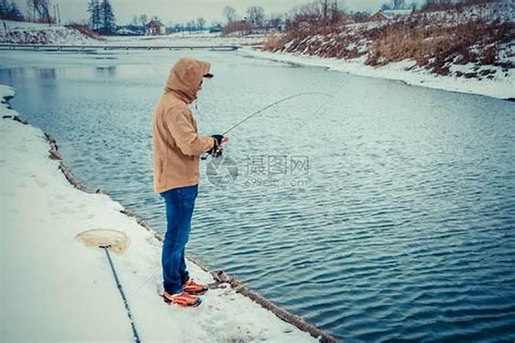 梦到在湖边钓鱼