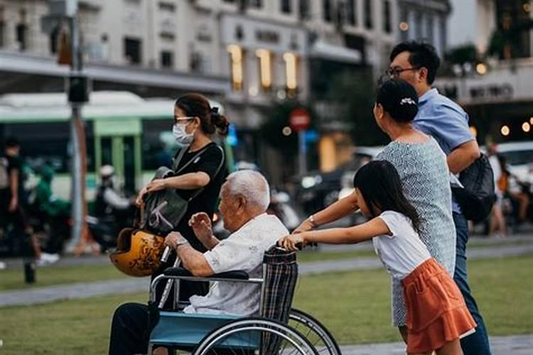 父母意外车祸跟晚辈运势有关吗