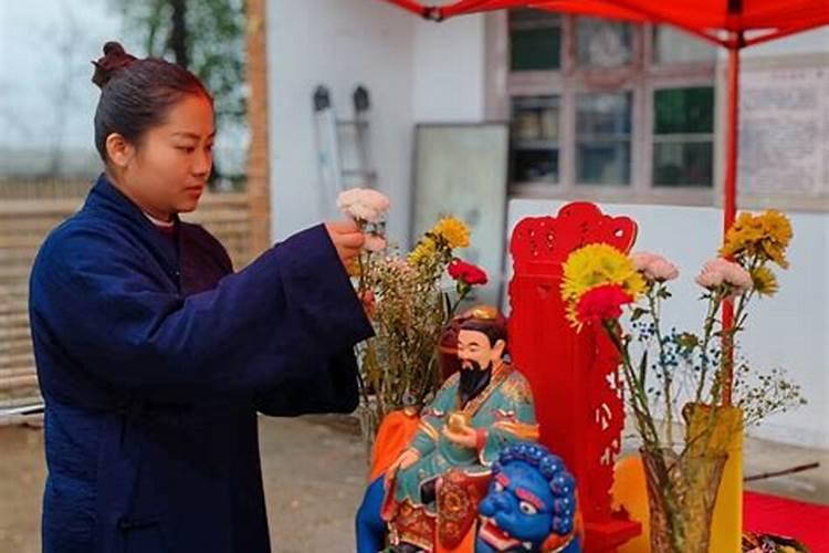 梦见把狗丢出去又跑回来