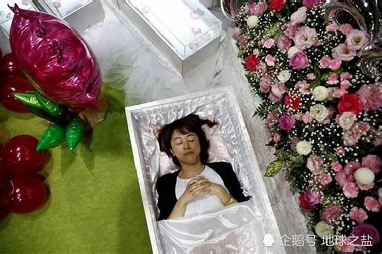 梦见前妻死亡葬在自己的堂屋重要