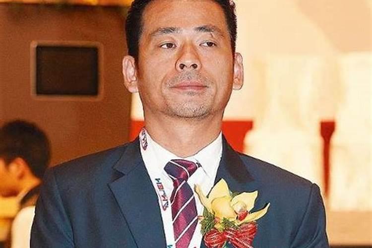 中元节祭拜祖先蜡烛香纸怎么放